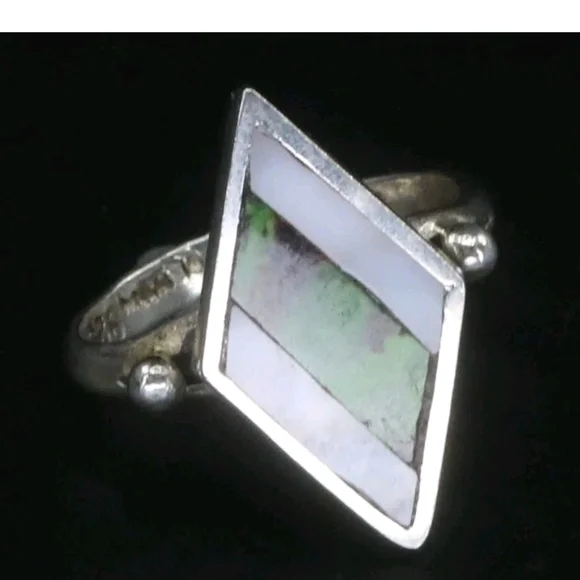 Vintage Sterling Silver White‎ Mother Of PearlSilver and Green Geometric Ring - Picture 2 of 5